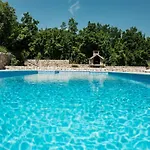 Jelena With Pool & Playground Casa vacanze *