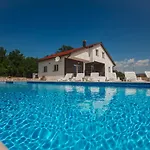 Casa vacanze Jelena With Pool & Playground
