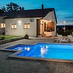Jelena With Pool & Playground * Grubine