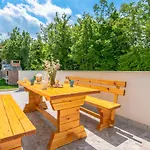 Casa vacanze Jelena With Pool & Playground