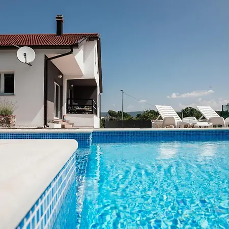 Jelena With Pool & Playground Prázdninový dům Grubine