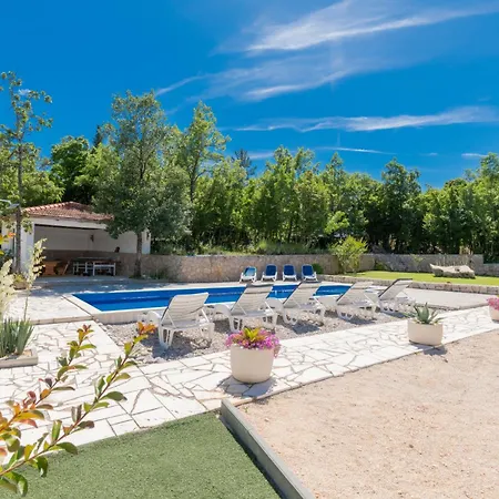 Jelena With Pool & Playground * Grubine