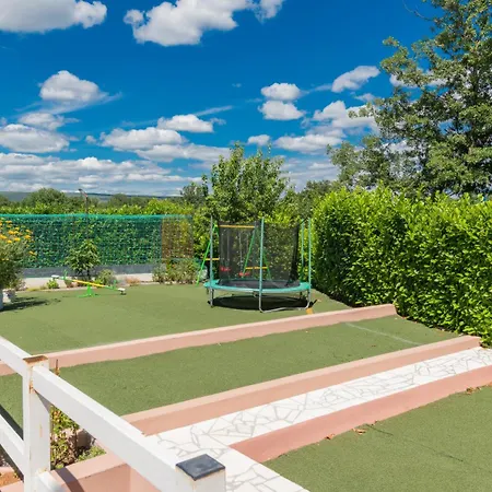 Jelena With Pool & Playground Casa vacanze *